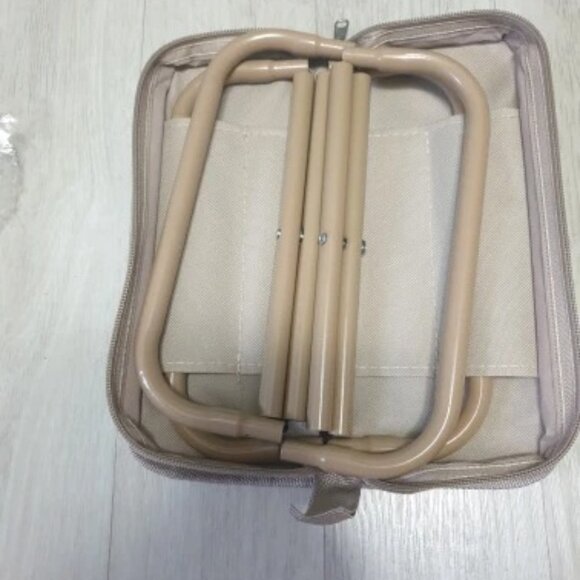 Portable Folding Mini Stool Easy to Carry Anywhere - Picture 2 of 3